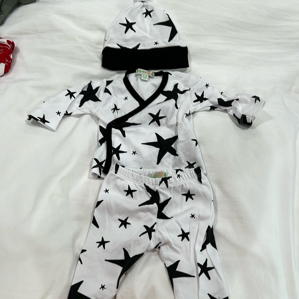 Black and white star set with hat